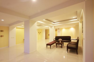 A quiet corner off the corridor