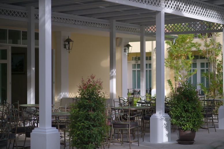 The garden restaurant at Khamthana Hotel
