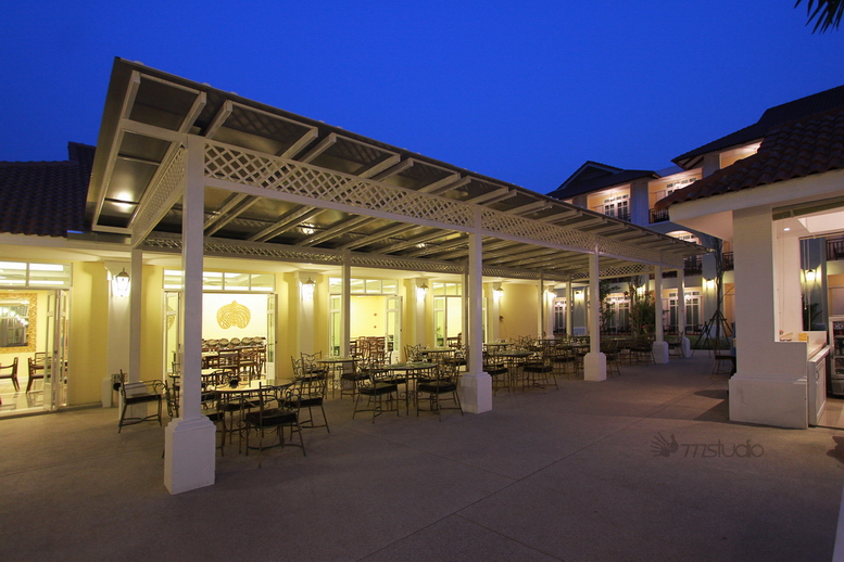 The garden restaurant at Khamthana Hotel, Chiang Rai