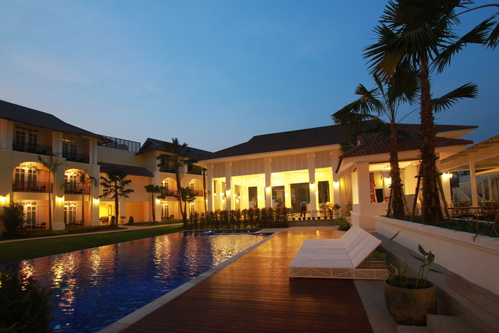 The pool and garden pavilion at dusk